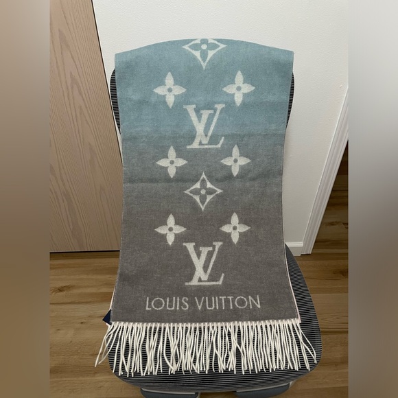 LV Reykjavik Gradient 100% cashmere Scarf - Picture 5 of 7